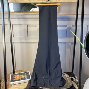 Men's Pants typically tailored Size 38 100% Wool Pleated Dress Blue 31.5”LCanada